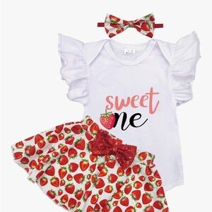 New 12-18 months 🍓 Sweet One Strawberry Baby Outfit - White & Red